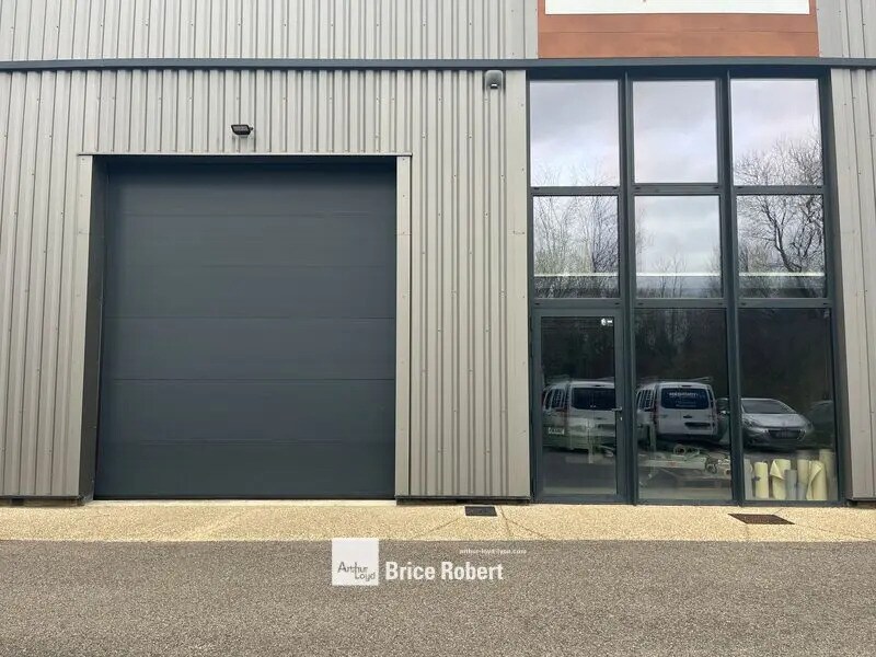 Light Industrial in Chaponost to rent Building Photo- Image 1 of 17