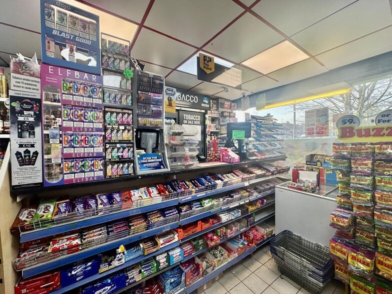 1-6 Ashwell Parade, Luton for sale - Building Photo - Image 3 of 5