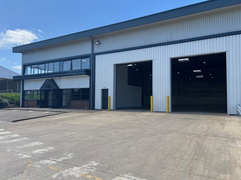 Edgemead Close, Northampton to rent - Building Photo - Image 2 of 15