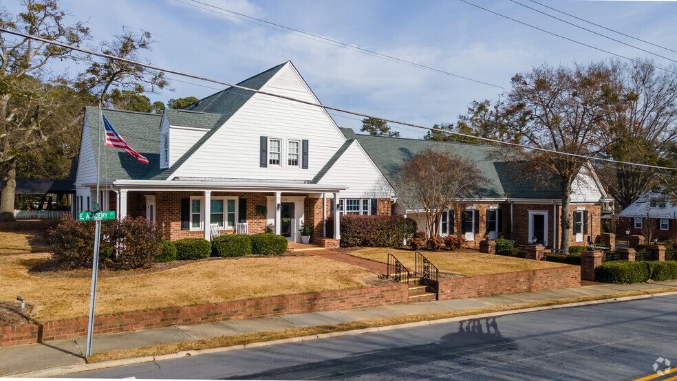 201 E Academy St, Fuquay Varina, NC for rent - Building Photo - Image 2 of 6