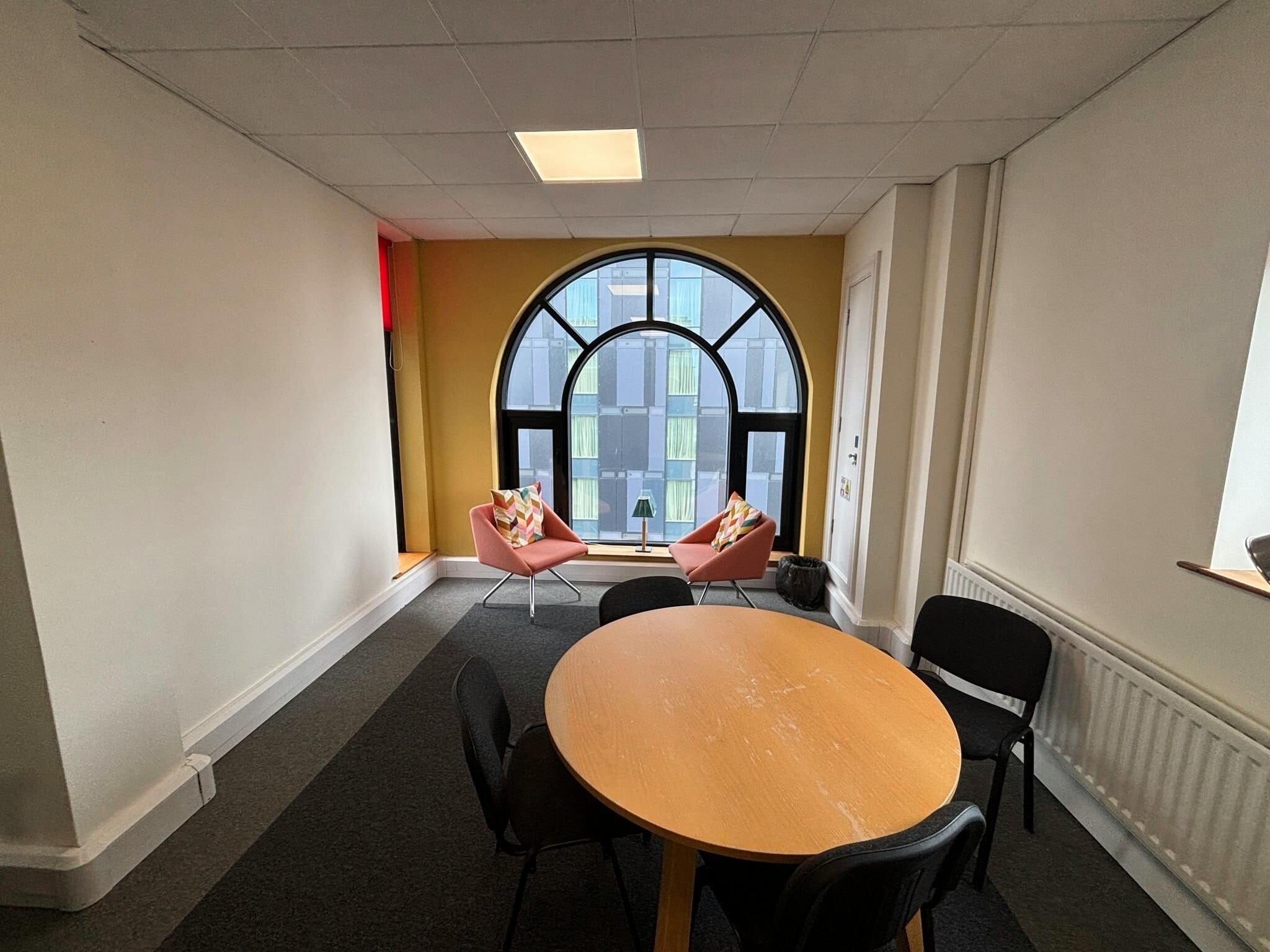 9 James St S, Belfast to rent Interior Photo- Image 1 of 5