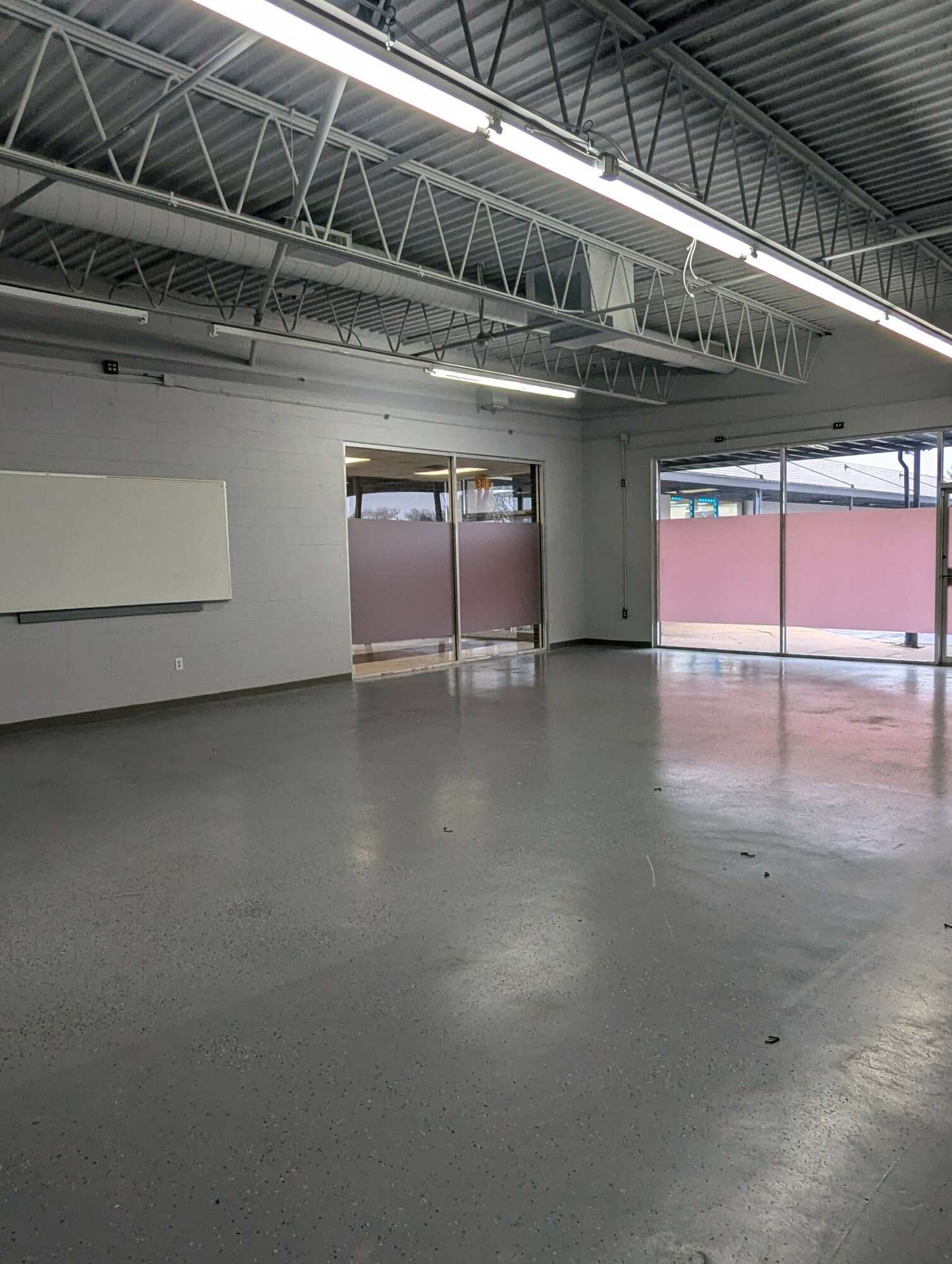 6125 N 2nd St, Loves Park, IL to rent Building Photo- Image 1 of 4