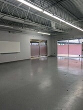 6125 N 2nd St, Loves Park, IL to rent Building Photo- Image 1 of 4