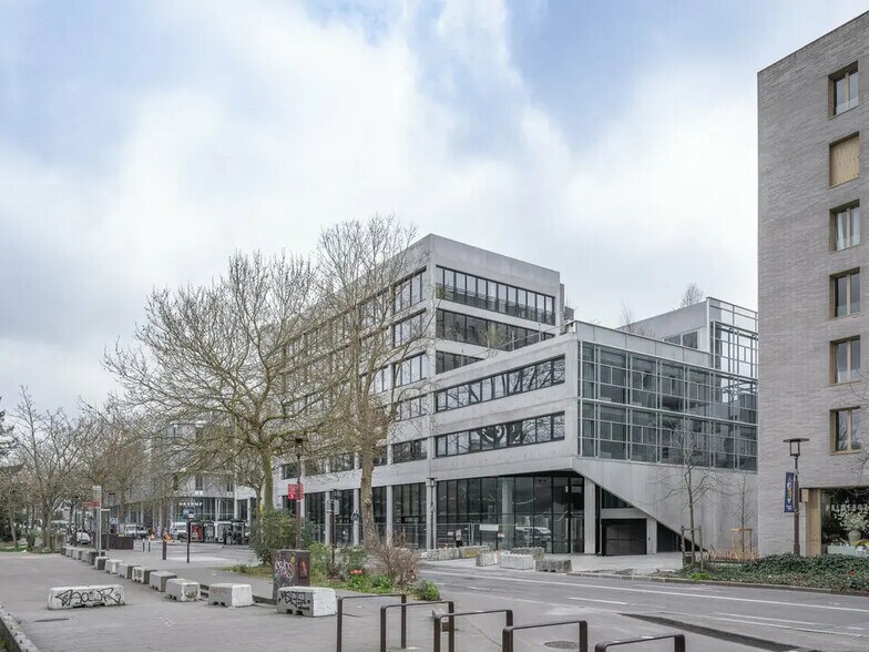 Retail in Nantes to rent - Building Photo - Image 2 of 23