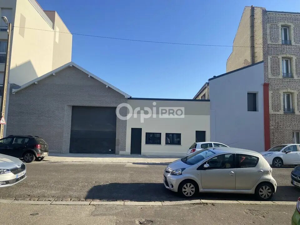 Location Local d'activités 850 m² - Photo 1