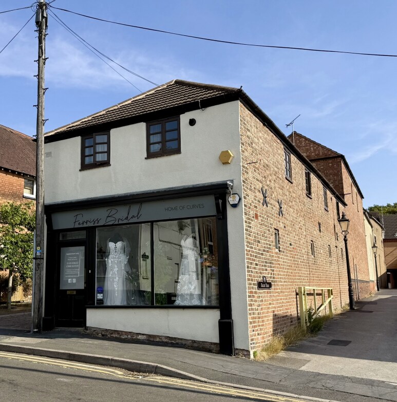 65 Stockwell Head, Hinckley to rent Primary Photo- Image 1 of 6
