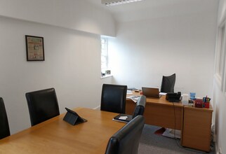 High St, East Grinstead to rent Interior Photo- Image 1 of 2