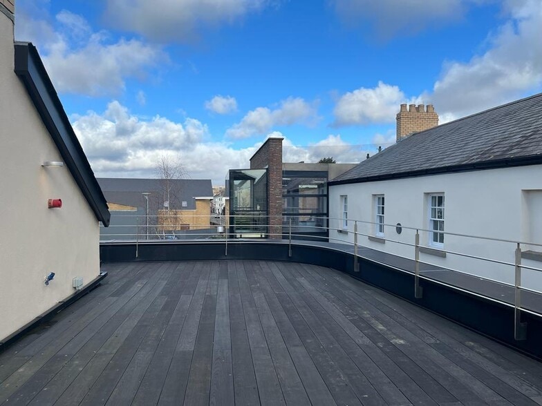 31-37 Caroline St, Bridgend to rent - Building Photo - Image 3 of 3