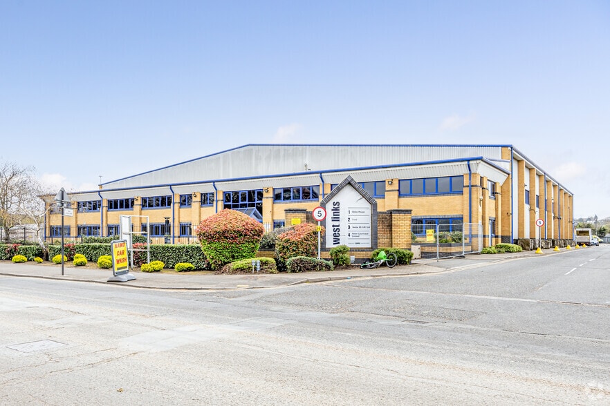 Alperton Ln, Wembley to rent - Primary Photo - Image 1 of 5