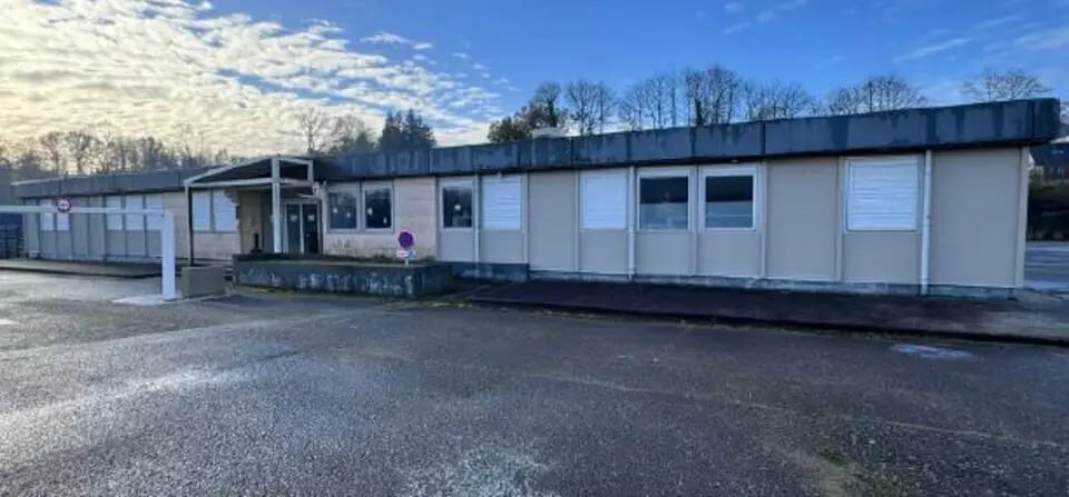 Location Bureaux 296 m² - Photo 1