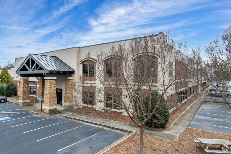 215 Hembree Park Dr, Roswell, GA for rent - Building Photo - Image 1 of 5