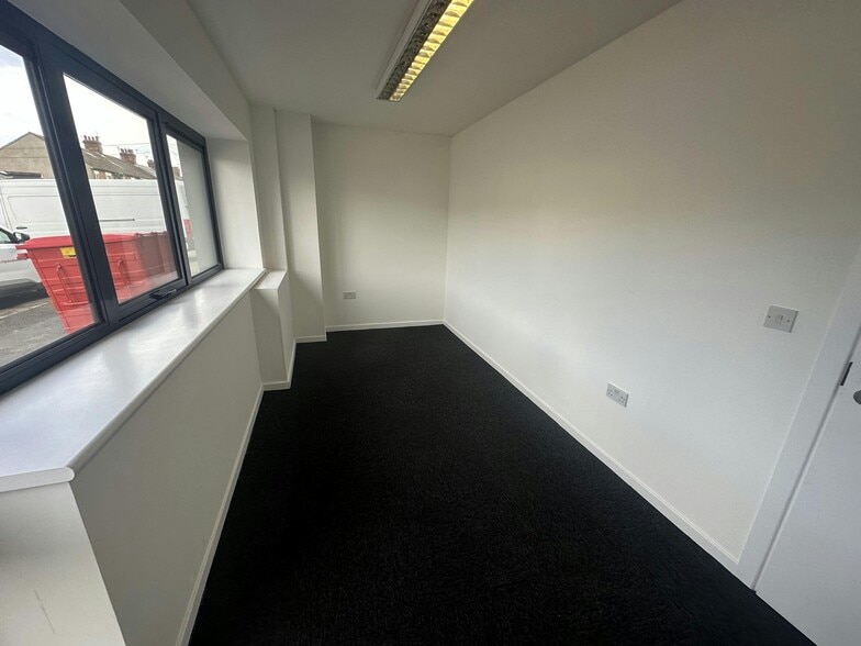 Southern Rd, Aylesbury to rent - Building Photo - Image 3 of 6