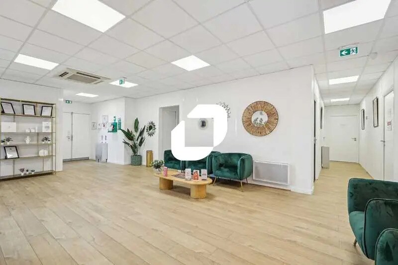 7-9 Avenue Aristide Briand, Cachan to rent Interior Photo- Image 1 of 24