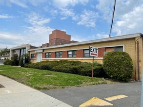 294 W Merrick Rd, Freeport, NY for rent Building Photo- Image 1 of 15