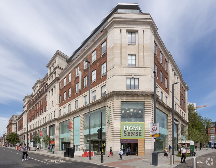 The Headrow, Leeds to rent - Building Photo - Image 1 of 12