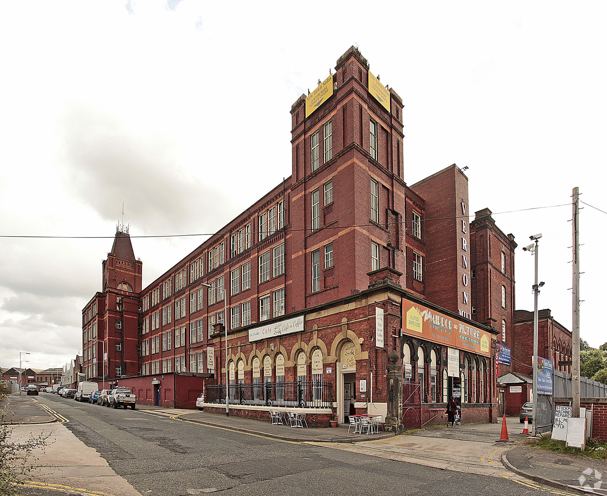 Mersey St, Stockport to rent Primary Photo- Image 1 of 8