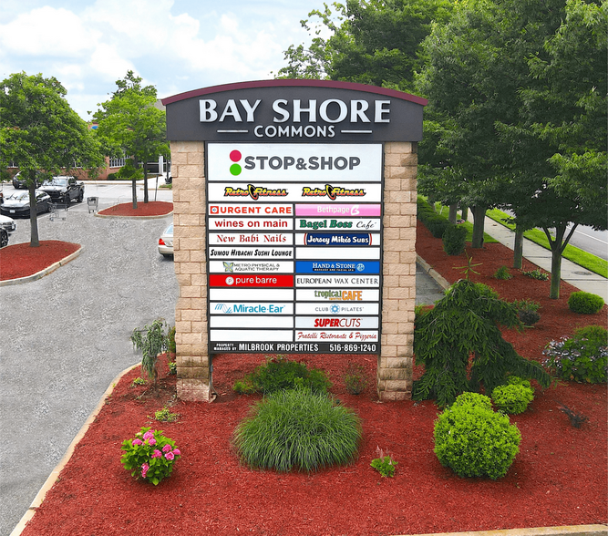 533-605 Montauk Hwy, Bay Shore, NY for rent - Building Photo - Image 3 of 16