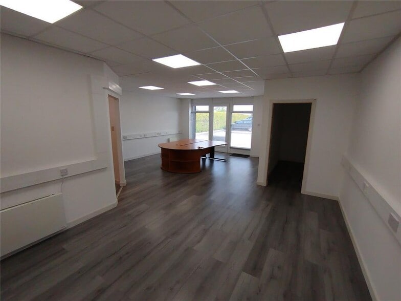 Church Road Ln, Hockley to rent - Building Photo - Image 2 of 6