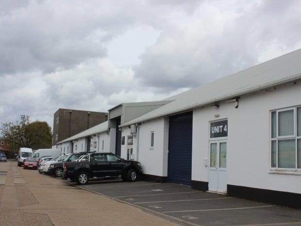 55 Victoria Rd, Burgess Hill to rent - Building Photo - Image 2 of 2