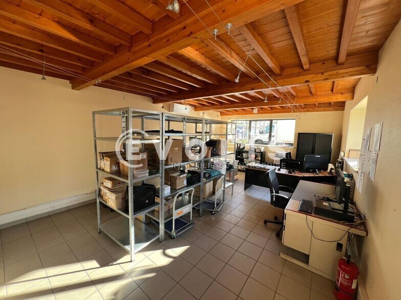 Light Industrial in Rillieux-la-Pape to rent - Interior Photo - Image 2 of 6
