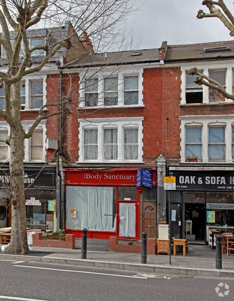 136-136A Wandsworth Bridge Rd, London for sale - Primary Photo - Image 1 of 1