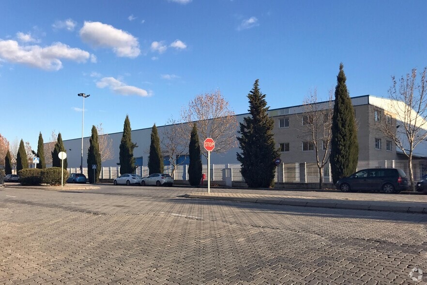 Avenida de Europa, 6, Coslada, Madrid to rent - Building Photo - Image 2 of 6