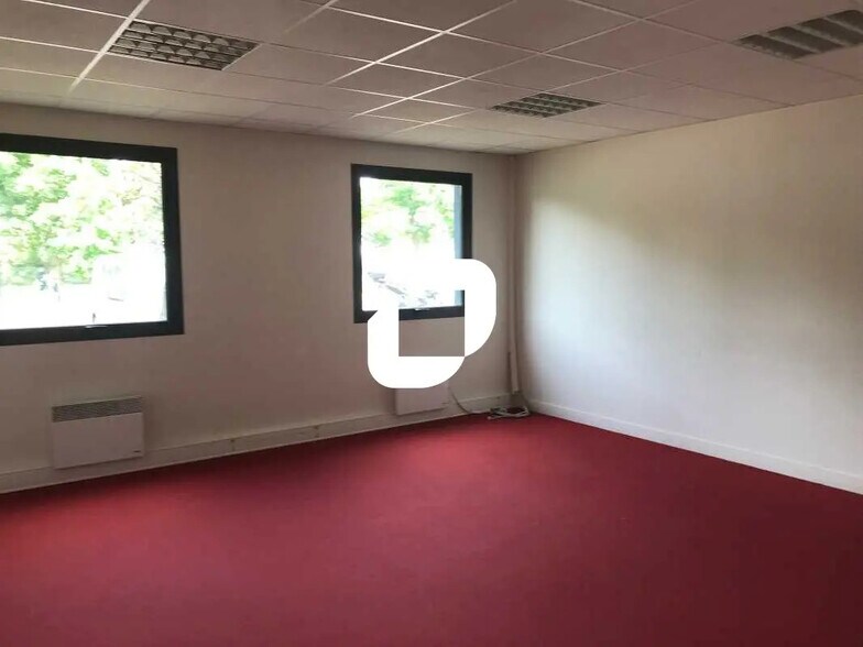 Office in Cergy to rent - Interior Photo - Image 3 of 6