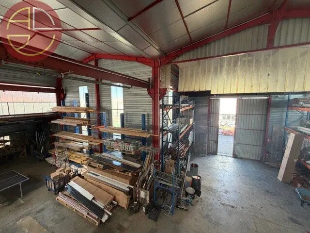 Location Entrepôt 650 m² - Photo 1