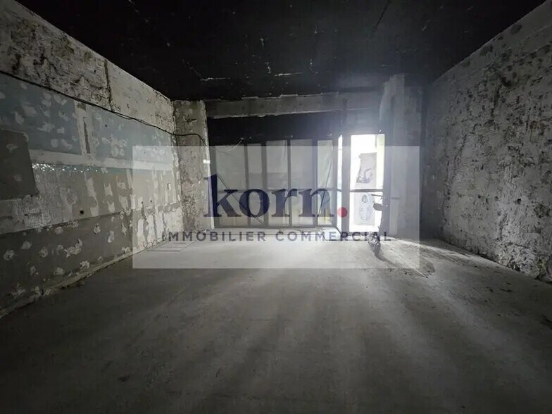 Retail in Paris to rent - Building Photo - Image 2 of 4