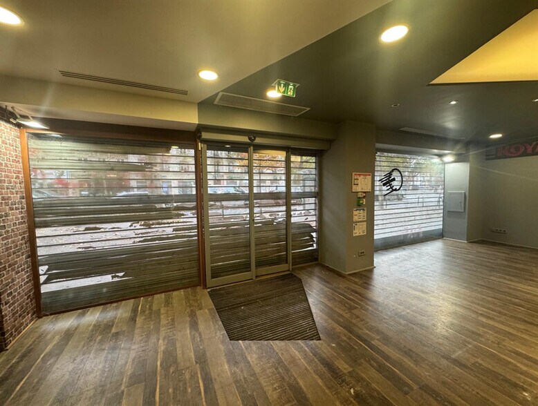 Retail in Paris to rent - Building Photo - Image 3 of 6