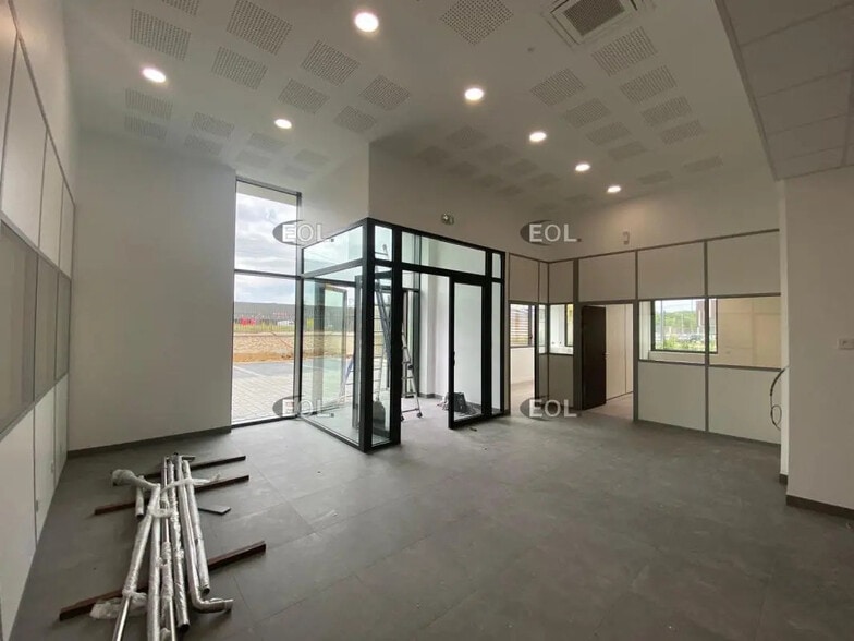 Industrial in Croissy-Beaubourg to rent - Interior Photo - Image 3 of 8