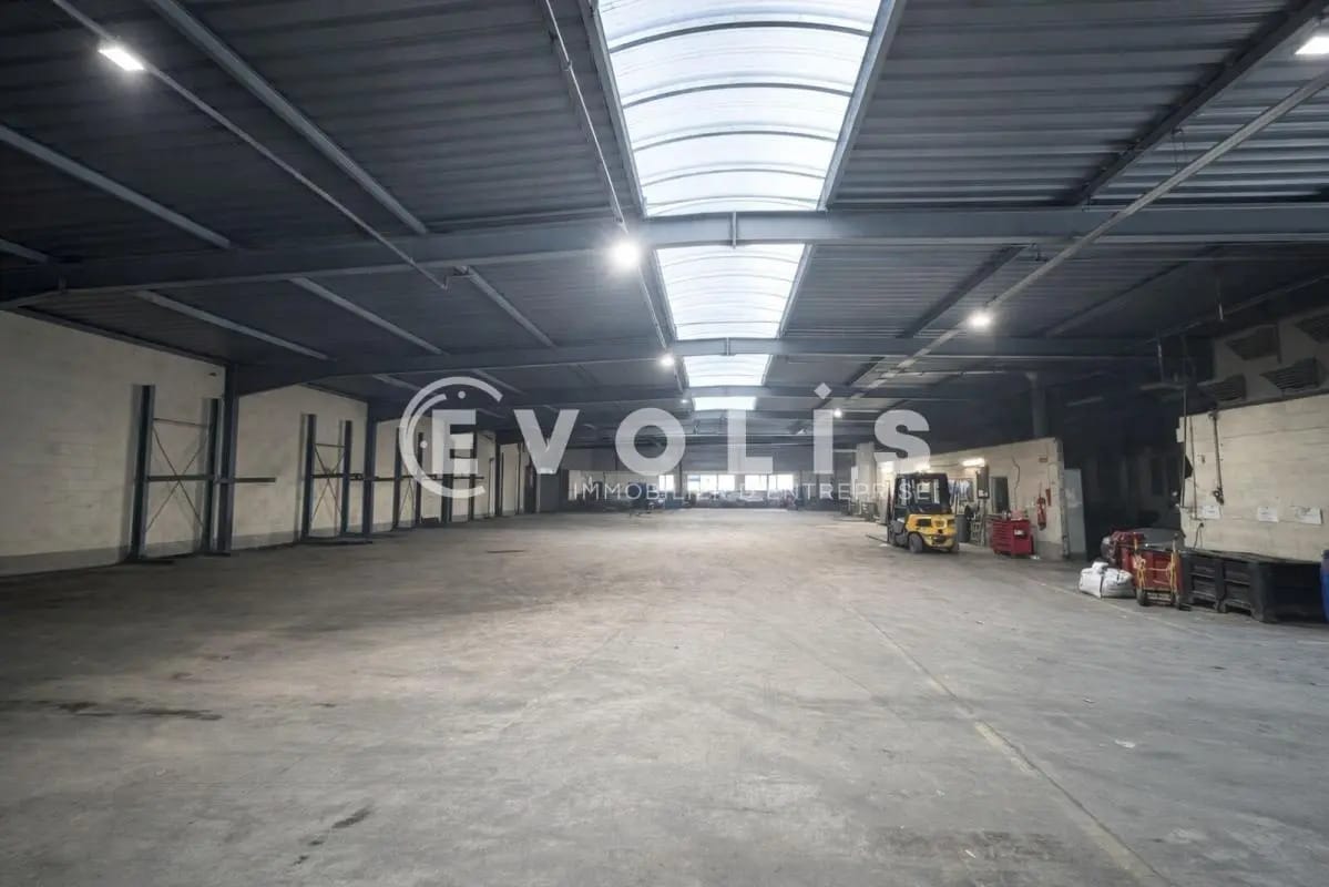 Light Industrial in Noisiel to rent Building Photo- Image 1 of 3