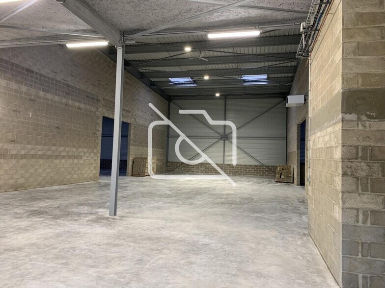 Industrial in Brétigny-sur-Orge to rent - Interior Photo - Image 2 of 3