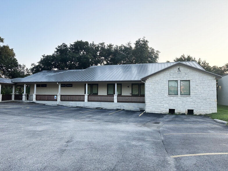 1411 S Main St, Boerne, TX for rent - Building Photo - Image 1 of 12