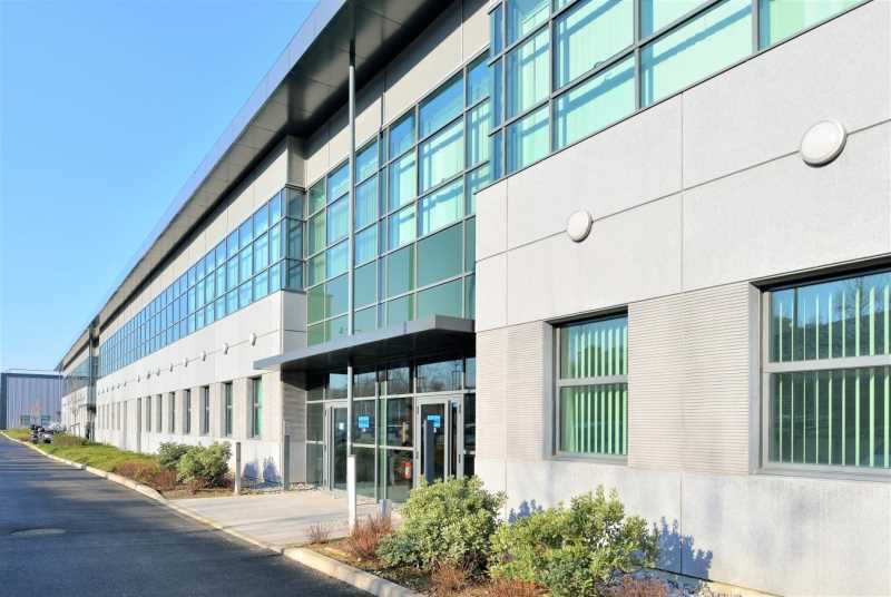 Office in Noisy-le-Sec to rent - Building Photo - Image 1 of 5