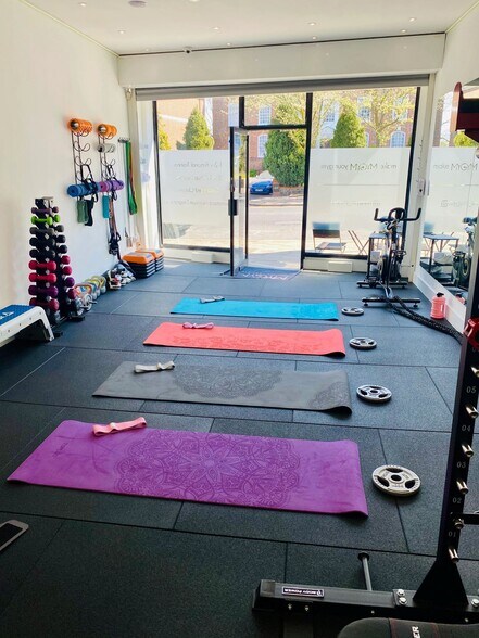 3 Monkville Parade, London to rent - Building Photo - Image 2 of 2