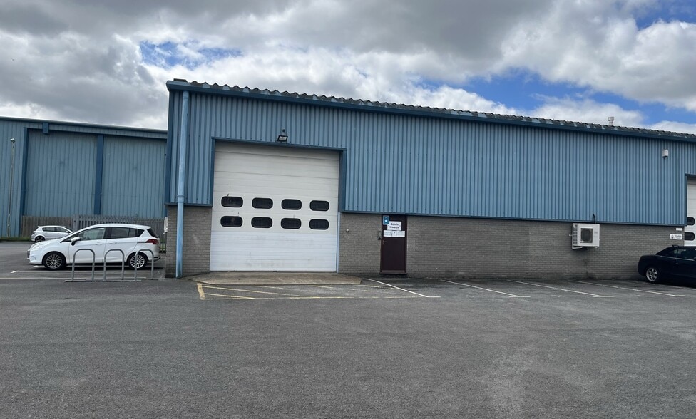 Mitchell Close, Andover to rent - Building Photo - Image 2 of 3