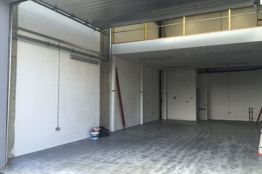 Fittleton Gdns, London to rent - Interior Photo - Image 3 of 5