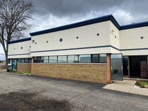 24269-24293 Indoplex Cir, Farmington Hills, MI for rent Building Photo- Image 1 of 6