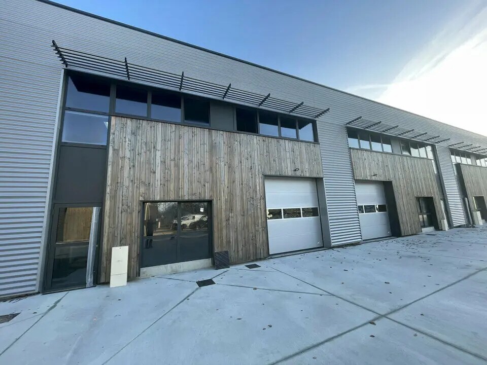 Industrial in Treillières for sale Building Photo- Image 1 of 4