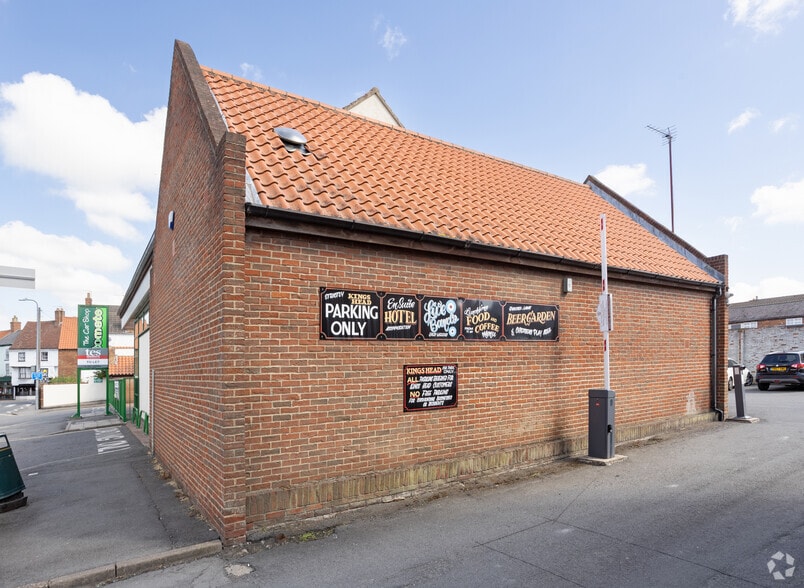 29 Upgate, Louth for sale - Building Photo - Image 3 of 9