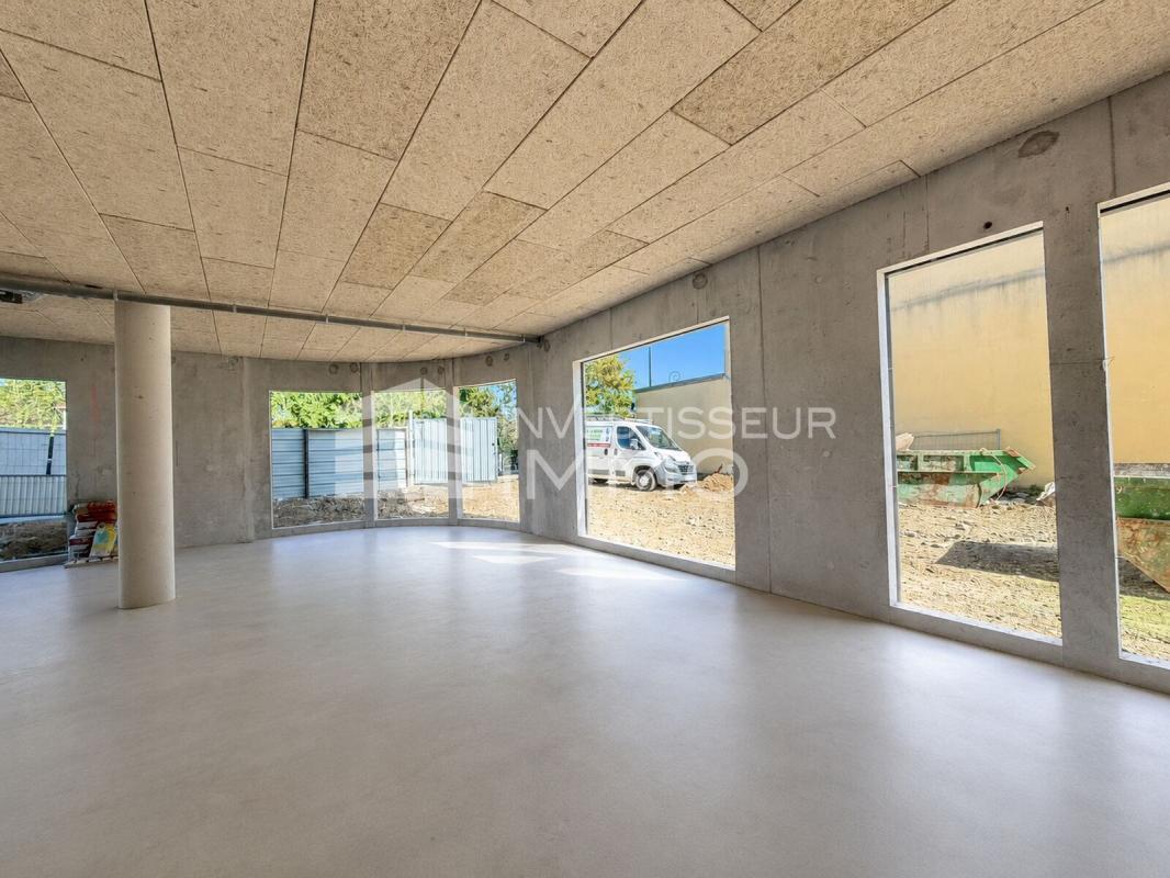 Retail in Le Plessis-Trévise to rent Interior Photo- Image 1 of 5