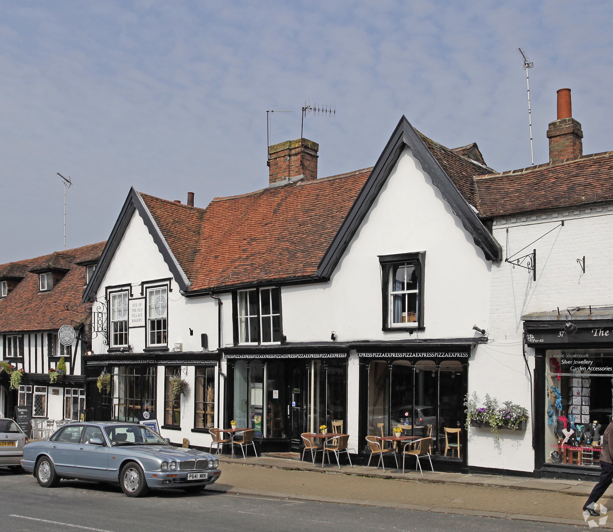 33-35 High St, Pinner for sale Primary Photo- Image 1 of 1