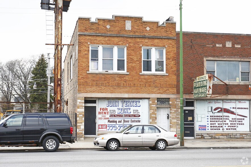 Multi-Tenant and Mixed-Use Retail portfolio of 5 properties for sale on LoopNet.co.uk - Building Photo - Image 2 of 6