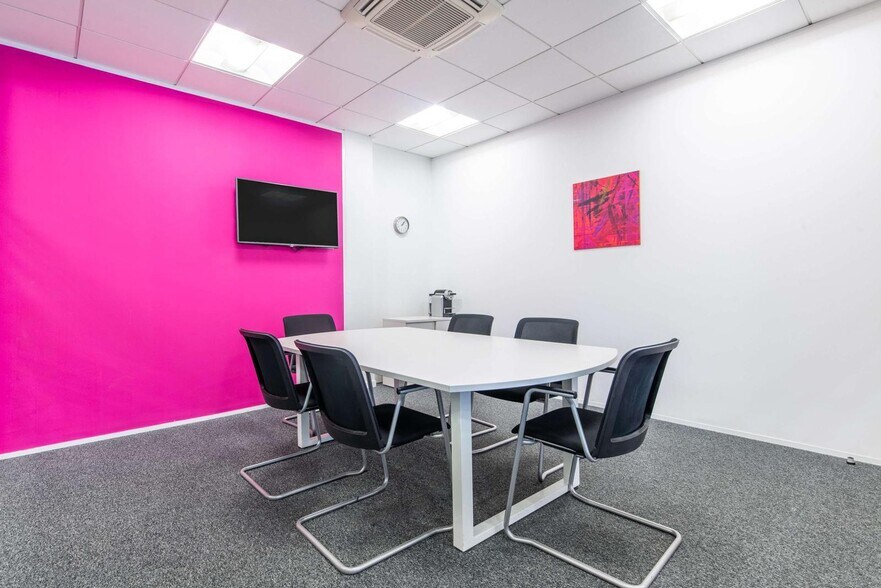 4-6 Rue Des Chauffours, Cergy to rent - Interior Photo - Image 2 of 6