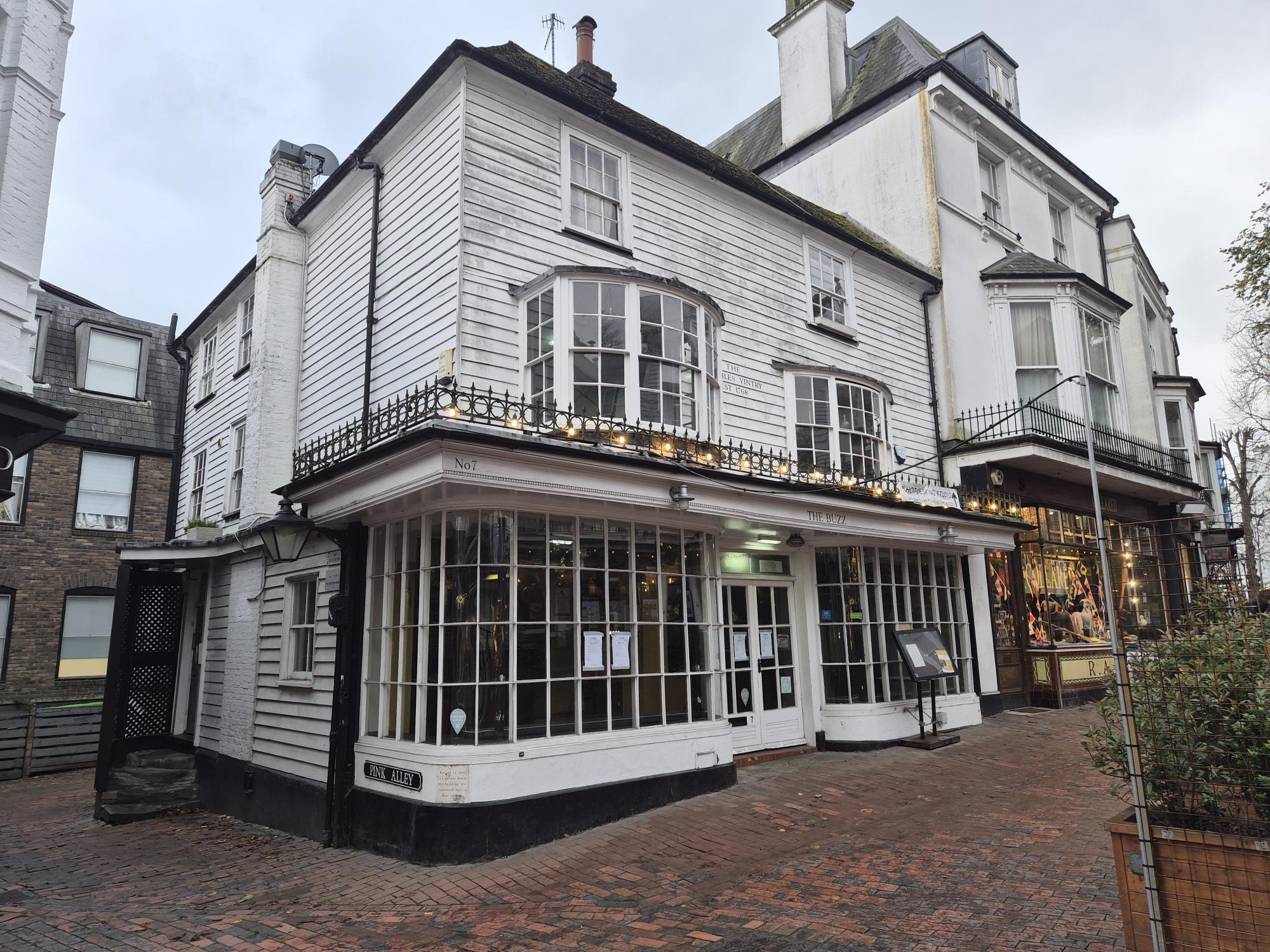 7 The Pantiles, Tunbridge Wells to rent Building Photo- Image 1 of 12
