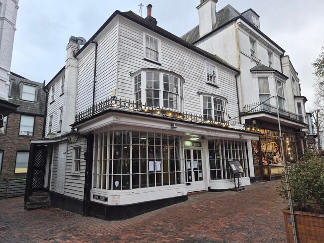 More details for 7 The Pantiles, Tunbridge Wells - Retail to Rent