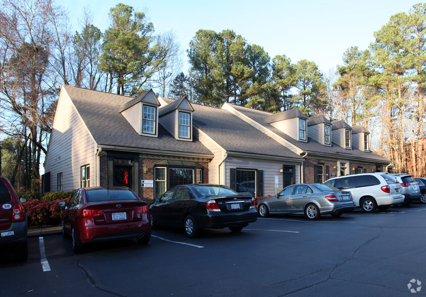 1029-1057 Dresser Ct, Raleigh, NC for rent - Primary Photo - Image 1 of 17