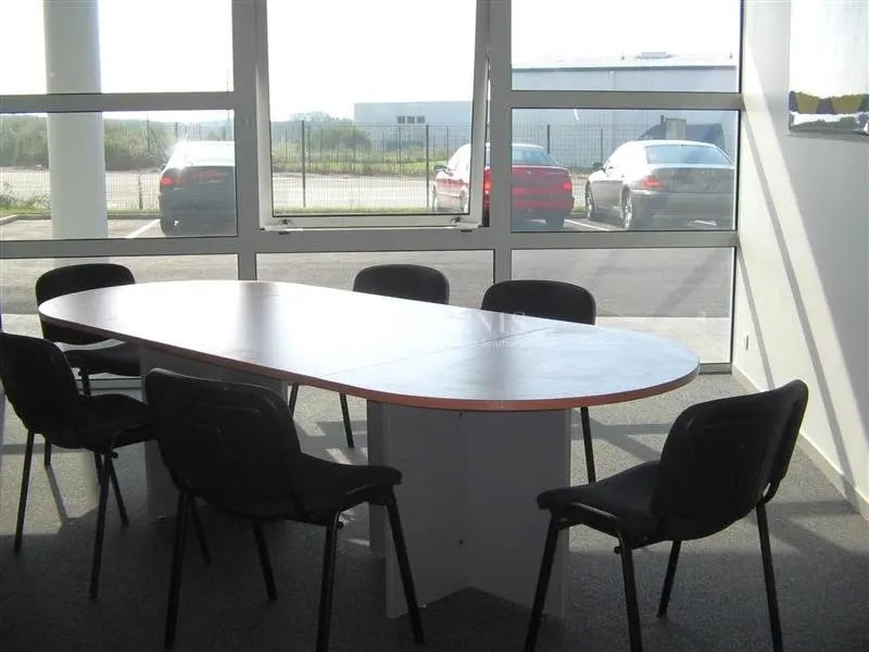 Location Local d'activités 400 m² - Photo 1