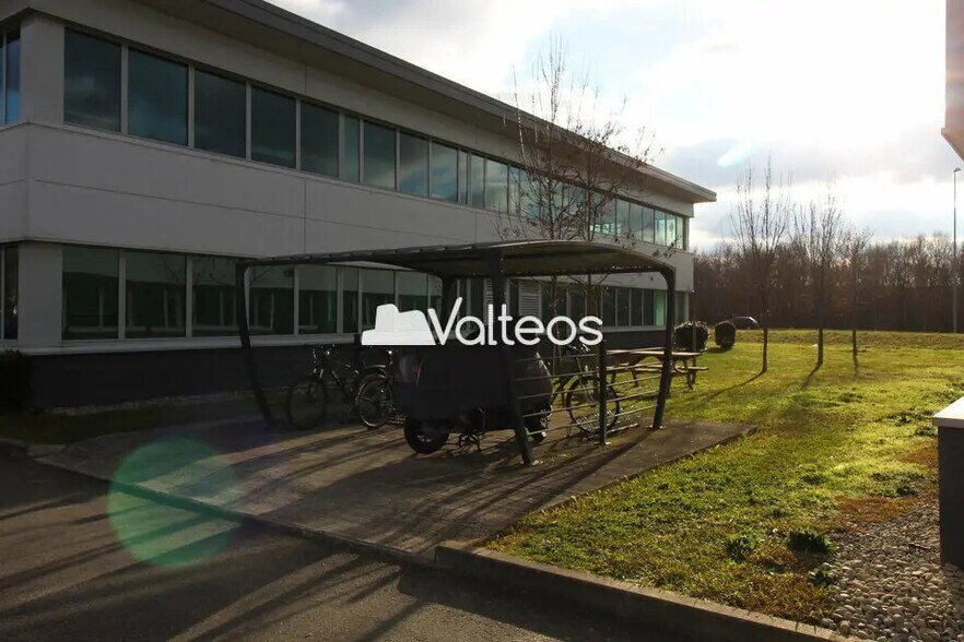 109 Rue Jean Bart, Labège to rent - Building Photo - Image 2 of 7